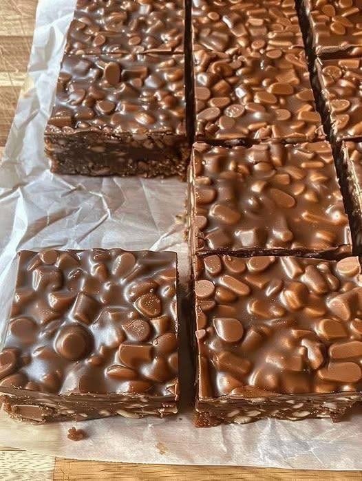 Easy Homemade Chocolate Peanut Bars Recipe